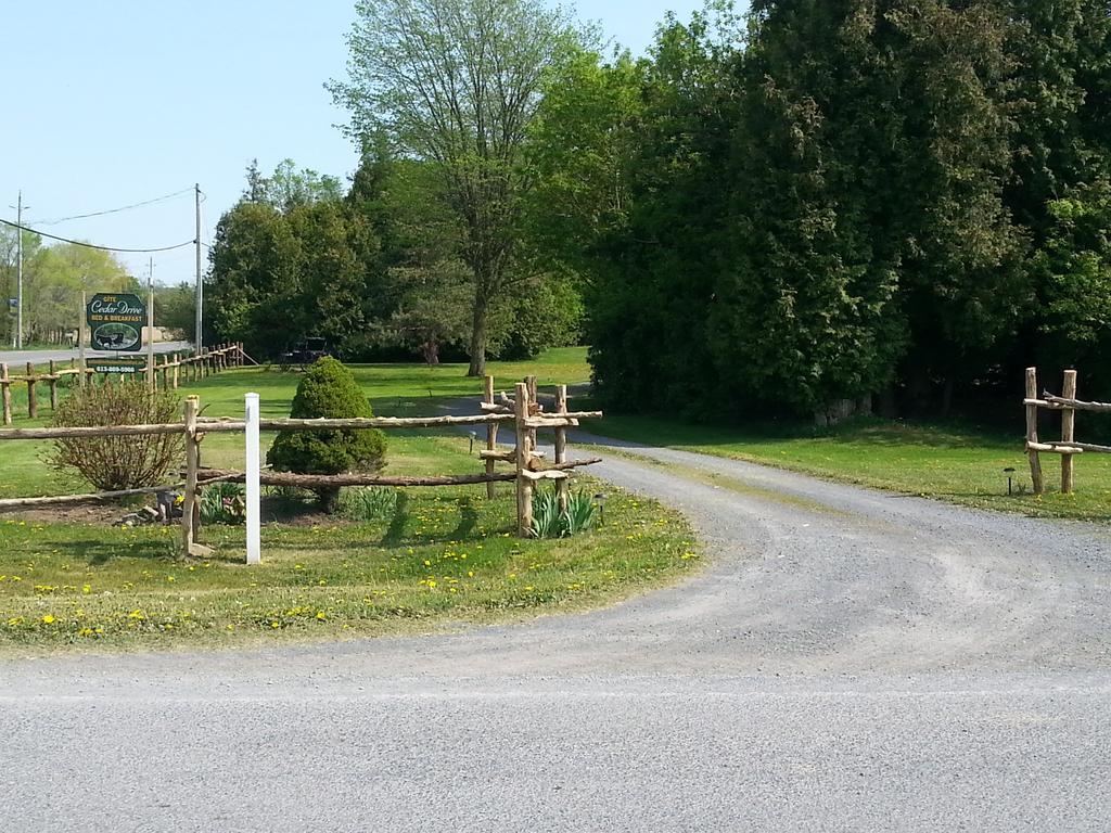 Cedar Drive Inn Crysler Εξωτερικό φωτογραφία